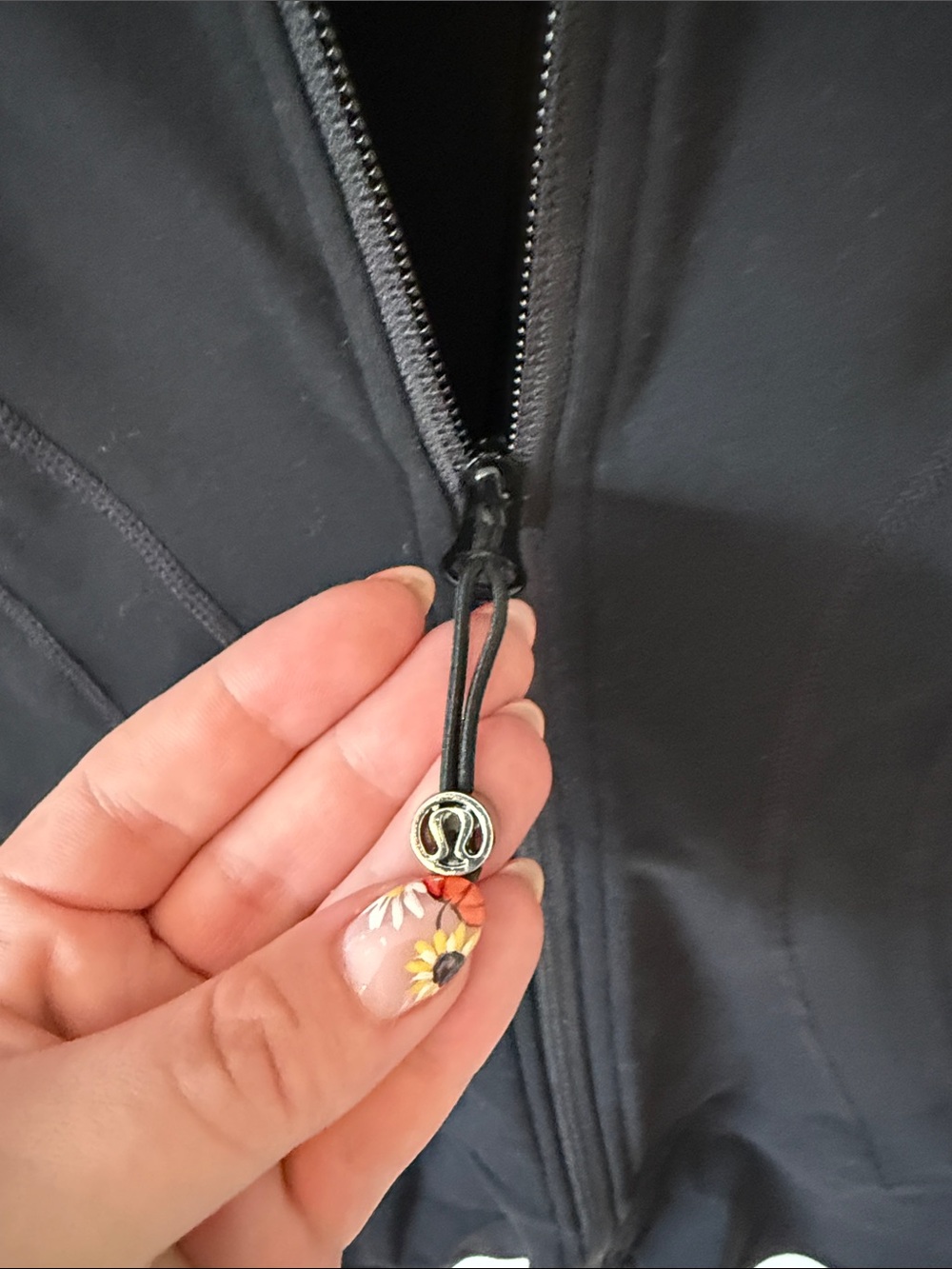 43. LULULEMON STRIDE JACKET - Picture 4 of 7